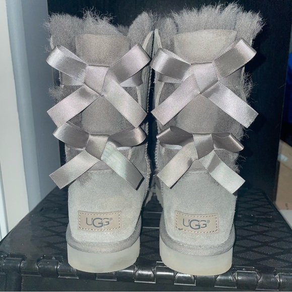 *SOLD* Ugg Bailey Bow Gray Boot Size 8 grey - Picture 1 of 8
